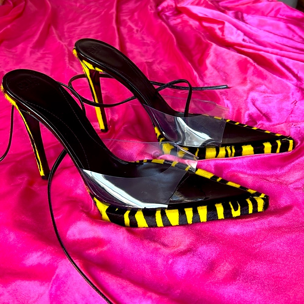 GCDS zebra rider pump- size 9